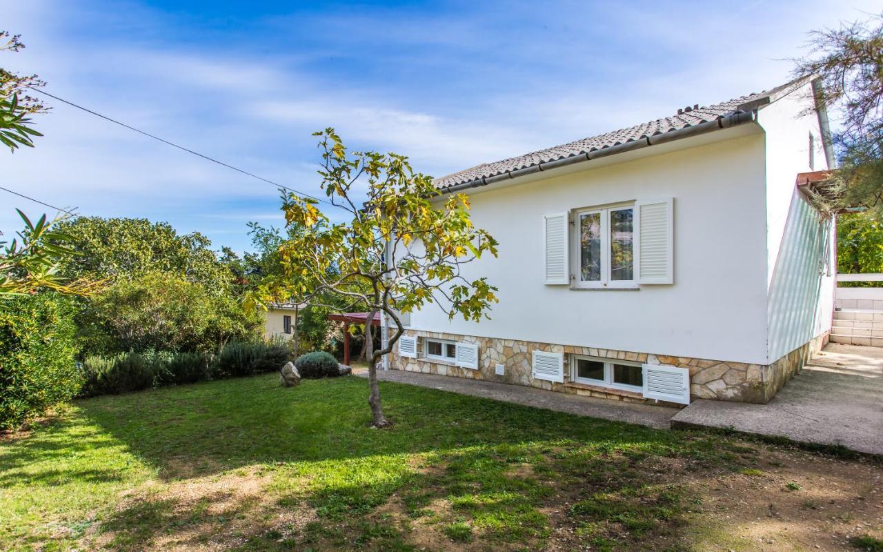 Happy Apartments Baska Екстериор снимка