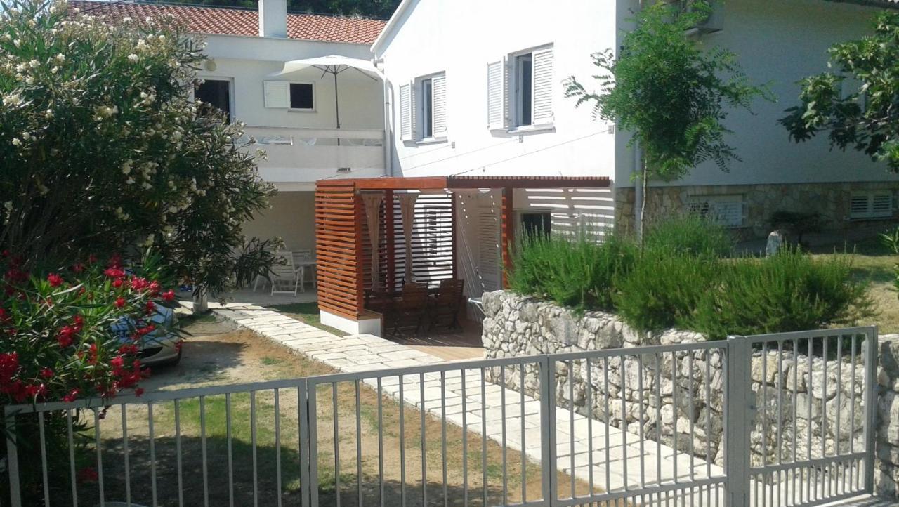 Happy Apartments Baska Екстериор снимка