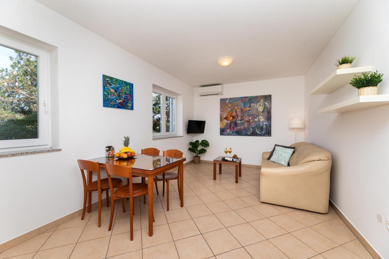 Happy Apartments Baska Екстериор снимка